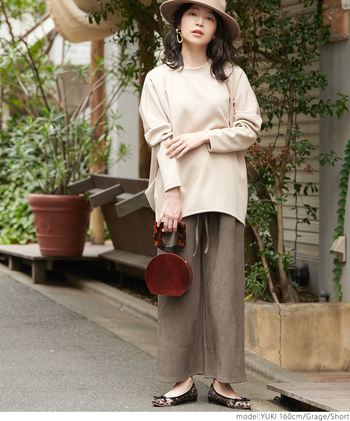 赤埴奈津子さん ストレート リラックスパンツ スエード ドロスト マキシ丈 ボトムス 光沢 なめらか つや感 ガウチョパンツ コカ COCA coca ＣＯＣＡ